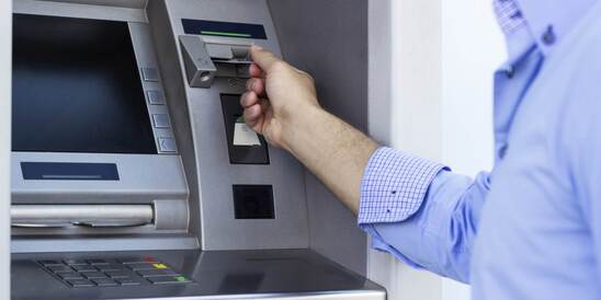 Image: Τράπεζες: Αλλάζουν όλα στην αποστολή PIN και καρτών - Πώς έκλεψαν ηλικιωμένη