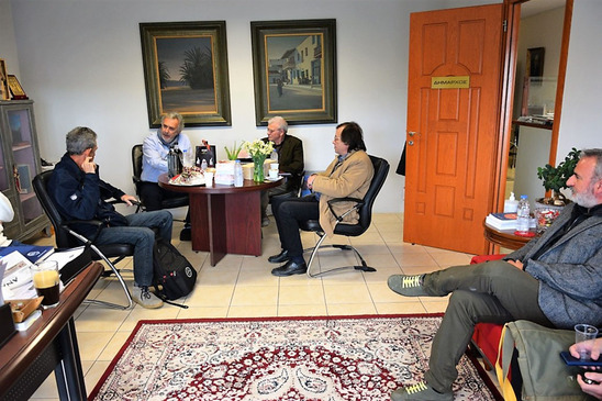 Image: Συνάντηση του Μανόλη Θραψανιώτη και κλιμακίου του ΣΥΡΙΖΑ-ΠΣ με τον Δήμαρχο Σητείας
