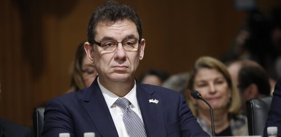 Image: Εμβόλιο - Μπουρλά: Τρίτη δόση μετά τους 8 μήνες και επανάληψη κάθε χρόνο