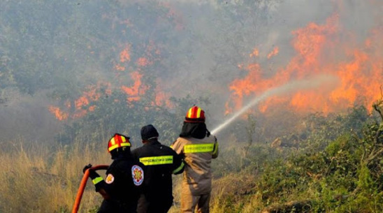 Image: Φωτιά κοντά στον οικισμό στο Βραχάσι – Βρισκόταν σε εξέλιξη πανηγύρι με κόσμο