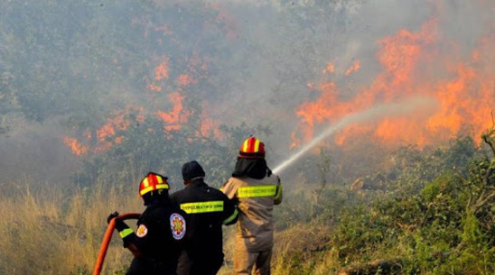 Image: Μεγάλη φωτιά στα όρια των νομών Ηρακλείου - Λασιθίου