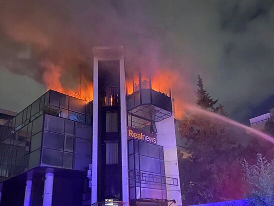 Image:  Στις φλόγες Real FM και Real News – «Μας καίνε» λέει ο Χατζηνικολάου