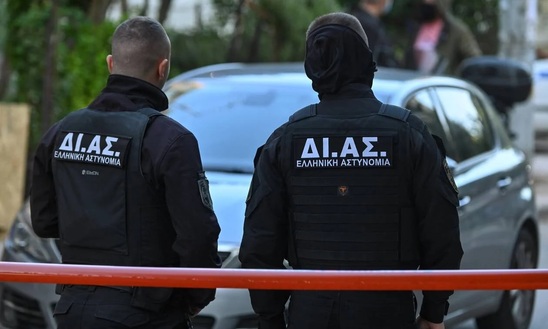 Image: Δολοφονία στο Κουκάκι: Βρήκε μαχαιρωμένη την μητέρα του