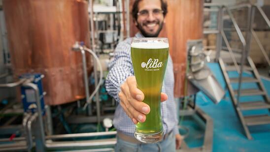 Image: Από ελιά η πρώτη πράσινη μπύρα στον κόσμο