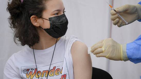 Image: Μ. Θεμιστοκλέους: Ανοίγει η πλατφόρμα για ραντεβού εμβολιασμού των εφήβων 15-17 ετών
