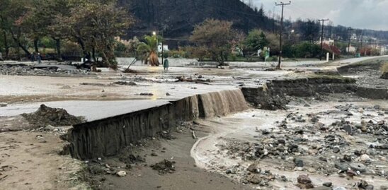Image: Η κακοκαιρία Αθηνά «σάρωσε» Εύβοια και Λάρισα - Πλημμύρες, κατολισθήσεις και αποκλεισμένοι δρόμοι