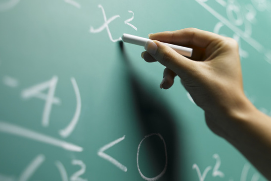 Image: Καθηγήτρια παραδίδει ιδιαίτερα μαθήματα μαθηματικών στην Ιεράπετρα