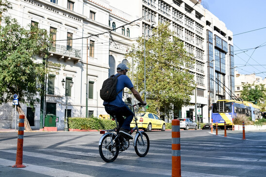 Image: Νέοι κανόνες κυκλοφορίας: Κράνος μέχρι και στα ποδήλατα, τι αλλάζει για ηλεκτρικά πατίνια