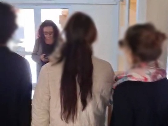 Image: Ρουβίκωνας: Παρέμβαση στο Θεραπευτηρίου Χρονίων παθήσεων Αγίου Νικολάου