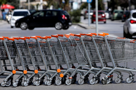 Image: Οι καταναλωτές ψωνίζουν λιγότερο, τα σουπερμάρκετ κερδίζουν περισσότερα