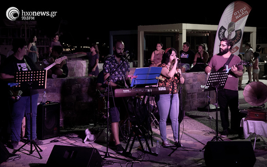 Image: ΚΥΡΒΕΙΑ 2021-Μουσική σκηνή με Flying Potatoes  χθες στην παραλιακή πλατεία Ιεράπετρας 