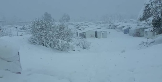 Image: Ολόκληροι καταυλισμοί προσφύγων θαμένοι κάτω από τα χιόνια