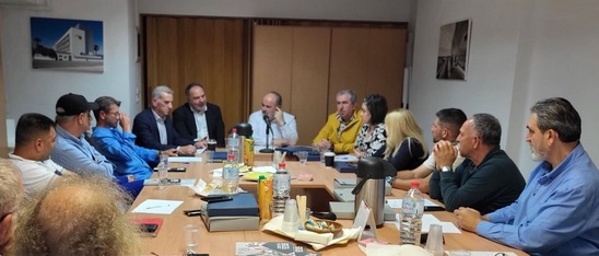 Image: Συνάντηση Γ. Κουράκη με εκπρόσωπους μικρομεσαίων επιχειρήσεων