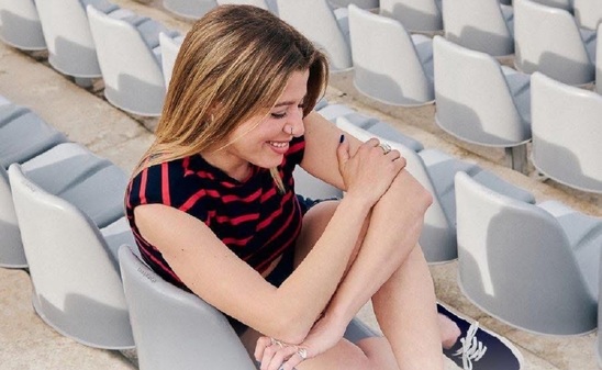 Image: Η Ιουλία Καραπατάκη σε μία μοναδική συναυλία στην Παχειά Άμμο στις 24 Ιουλίου