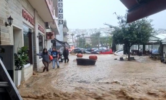 Image: Λασίθι: Καταγραφή ζημιών στις επιχειρήσεις από τα πλημμυρικά φαινόμενα της 15ης Οκτωβρίου