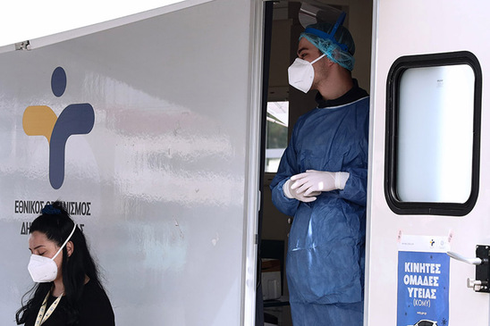 Image: Κορωνοϊός: 70 θάνατοι την τελευταία εβδομάδα – Νέα μείωση στα κρούσματα γρίπης