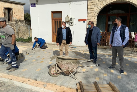 Image: Με εντατικούς ρυθμούς προχωρούν οι εργασίες ανάπλασης στην κοινότητα Μύρτου