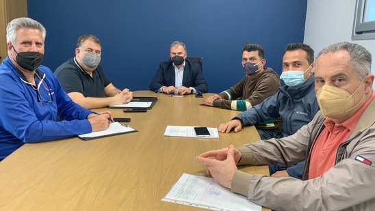 Image: Ο νέος Σύλλογος Ελεύθερων Επαγγελματιών Μηχανικών στον Δήμαρχο Ιεράπετρας