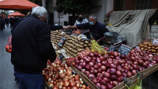 Image: "Ταφόπλακα" στις λαϊκές αγορές από τον Άδωνι