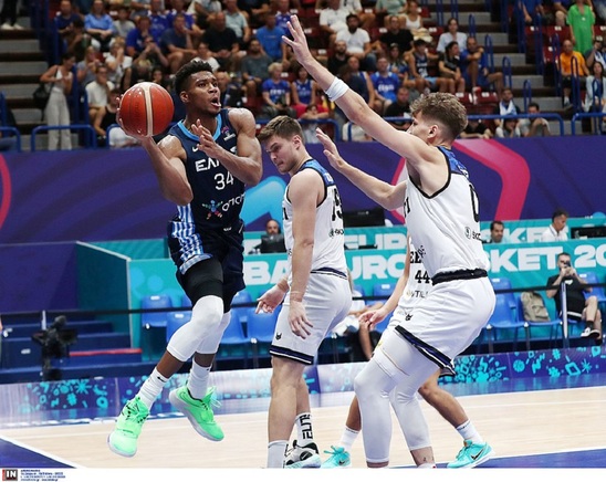 Image: Eurobasket 2022: Αήττητη και... ωραία η Ελλάδα στους «16» - Νίκησε 90-69 και την Εσθονία - Πονοκεφαλιάζει ο τραυματισμός του Γιάννη - Βίντεο