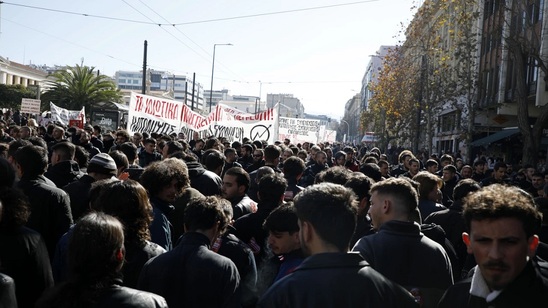 Image: Ξεκίνησε το πανεκπαιδευτικό συλλαλητήριο: Επεισόδια μεταξύ φοιτητών – Οκτώ τραυματίες