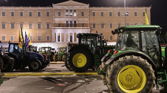 Image: Αγρότες: Αναχωρούν μετά τις 11:00 τα τρακτέρ από το Σύνταγμα