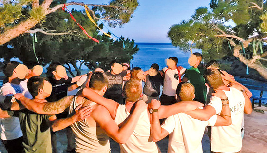 Image: Θερινή κατασκήνωση μελών του ΚΕΘΕΑ Αριάδνη στην Ιεράπετρα