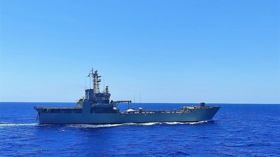 Image: Μεταναστευτικό: Προς Κρήτη αρματαγωγό του Ναυτικού, μεταφέρει υλικά για εγκατάσταση κλειστής δομής