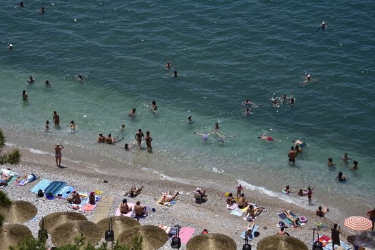 Image: Έτσι θα είναι το καλοκαίρι του κορωνοϊού - Βουτιές και μπάνιο με κανόνες