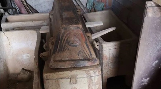 Image: Ηράκλειο: Στα «πλοκάμια» της αστυνομίας σπείρα αρχαιοκάπηλων – Στην κατοχή τους βρέθηκαν σπάνιες αρχαιότητες αξίας άνω του 1 εκατ. ευρώ (φωτο)  