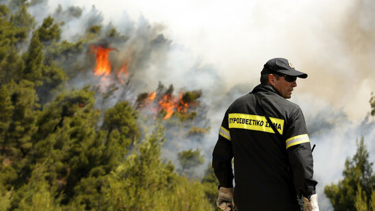 Image: Φωτιά στον Άγιο Νικόλαο - Σηκώθηκε το ελικόπτερο 