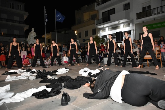 Image: Με άφθονο χορό έκλεισε η 4η βραδιά των προφεστιβαλικών εκδηλώσεων του Φεστιβάλ Θεάτρου Ιεράπετρας