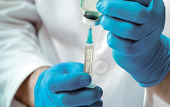 Image: Υποχρεωτικός εμβολιασμός σε τέσσερις φάσεις