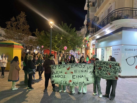 Image: Η Ιεράπετρα έστειλε μήνυμα κατά της βίας των γυναικών : Συγκίνηση και συμμετοχή στη δράση για την 25η Νοεμβρίου