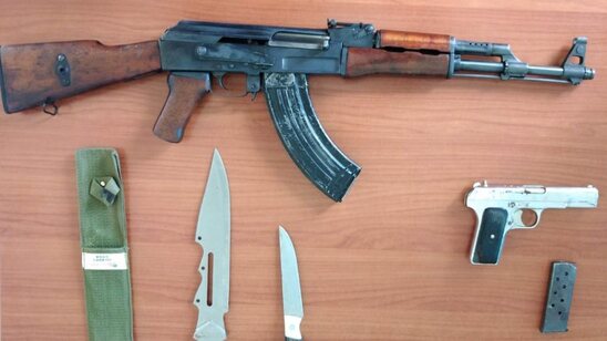 Image: Ηράκλειο: Νεαρός συνελήφθη με Καλάσνικοφ και άλλα όπλα