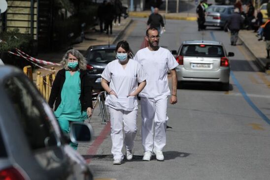 Image: Koρωνοϊός: Εκτοξεύτηκαν σε 31 τα κρούσματα στην Ελλάδα – Εννιά νοσηλεύονται στο Ρίο