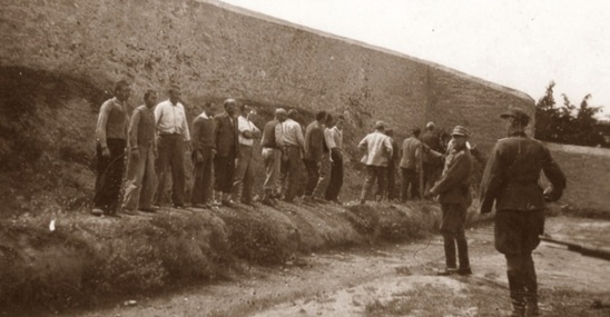 Image: Τα ονόματα των 200 που εκτελέστηκαν στην Καισαριανή, κάποιοι πιθανότατα θάφτηκαν ζωντανοί