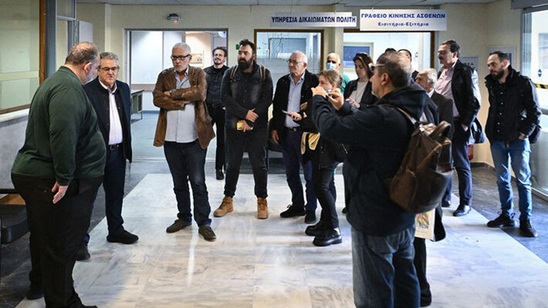 Image: Ο ΓΓ του ΚΚΕ Δημήτρης Κουτσούμπας στο Νοσοκομείο Αγίου Νικολάου: «Εφημερίες τρόμου – Η υγεία δεν μπορεί να περιμένει»