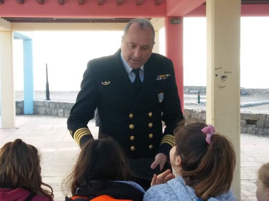 Image: Το ευχαριστώ του 3ου Δημοτικού Σχολείου στο Λιμεναρχείο Ιεράπετρας