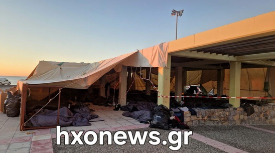 Image: Ιεράπετρα: Άλλες δύο βάρκες με μετανάστες σε Περιστερά και Χρυσή – Στα πλακάκια της παραλιακής πλατείας πέρασαν τη νύχτα 112 άνθρωποι!