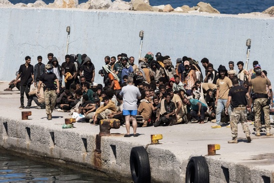 Image: Μεταναστευτικό: Νέα αποβίβαση τα ξημερώματα νότια του Ηρακλείου - Αντιδράσεις στην Αγία Γαλήνη