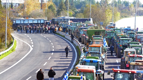 Image: Η κυβέρνηση ανακοινώνει τα ίδια μέτρα, οι αγρότες ετοιμάζονται για μετωπική