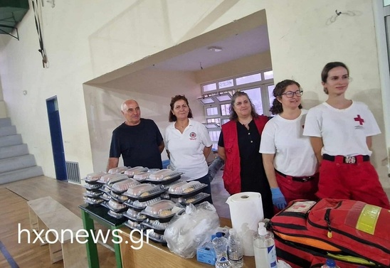 Image:  Παπαδάκης (ΕΕΣ Ιεράπετρας):Έκκληση για ουσιαστική βοήθεια στους μετανάστες «Μας φέρνουν από  σεμέν, γυναικείες τσάντες μέχρι σκαρπίνια» 