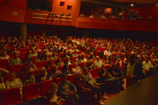 Image: Κατάμεστη η αίθουσα για τη “Στέλλα με τα κόκκινα γάντια” – Συγγνώμη από τον Σύλλογο για όσους δεν μπόρεσαν να παρακολουθήσουν»