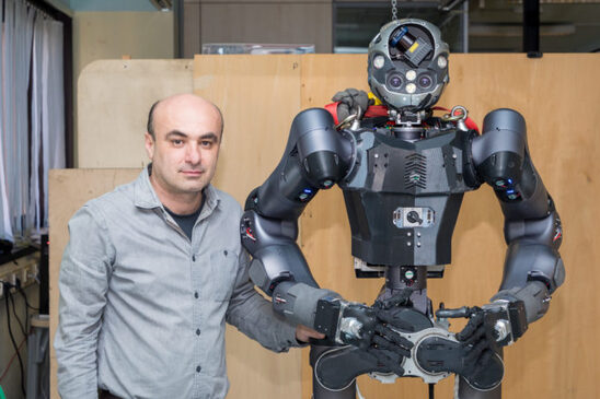 Image: Περηφάνια! Ο Γεραπετρίτης Νίκος Τσαγκαράκης που κάνει ρομπότ που αλλάζουν μορφή