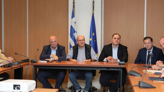 Image: Δεν θα γίνει η αυριανή συνάντηση Χατζηδάκη, Τσιάρα με εκπροσώπους των αγροτών Κρήτης