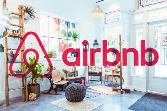 Image: Φορολογικό «μπλόκο» σε όσους «ξέχασαν» τα εισοδήματα από το Airbnb