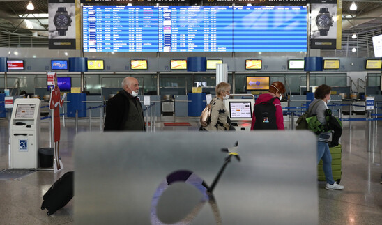 Image: Κορωνοϊός: Εξετάζεται σοβαρά να διακοπούν οι επιβατικές πτήσεις από και προς Ελλάδα 