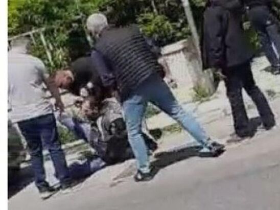 Image: Βίντεο-ντοκουμέντο με ξυλοδαρμό δικυκλιστή από αστυνομικούς στο κέντρο της Αθήνας