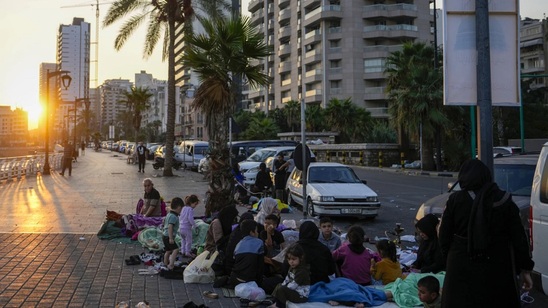 Image: Λίβανος: Γέμισαν εκτοπισμένους οι δρόμοι της Βηρυτού - Πάνω από 1 εκατ. άνθρωποι εγκατέλειψαν τα σπίτια τους